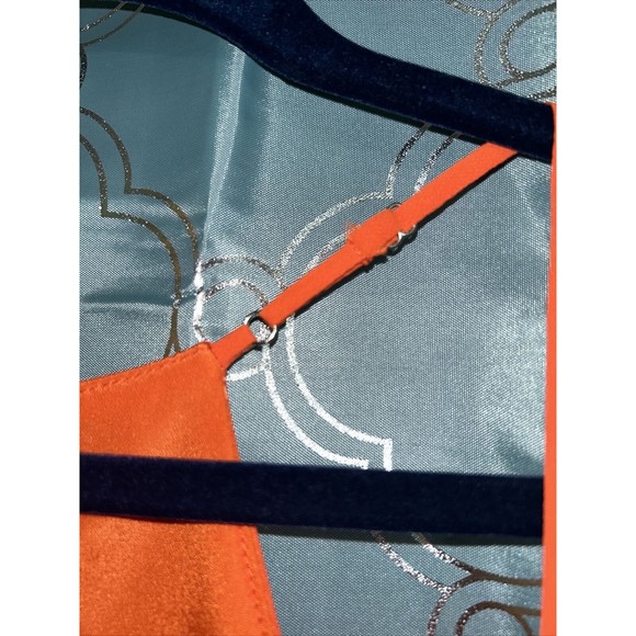 Fable Xs Dress. Fit And Flare. Side Back Cut Outs. Slit Back. Adjust Straps. - Picture 6 of 10